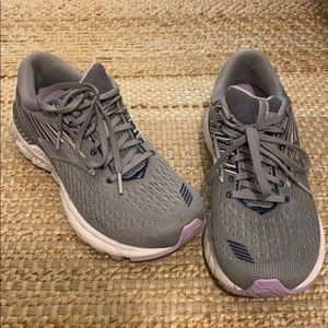 Brooks adrenaline 19 running shoes